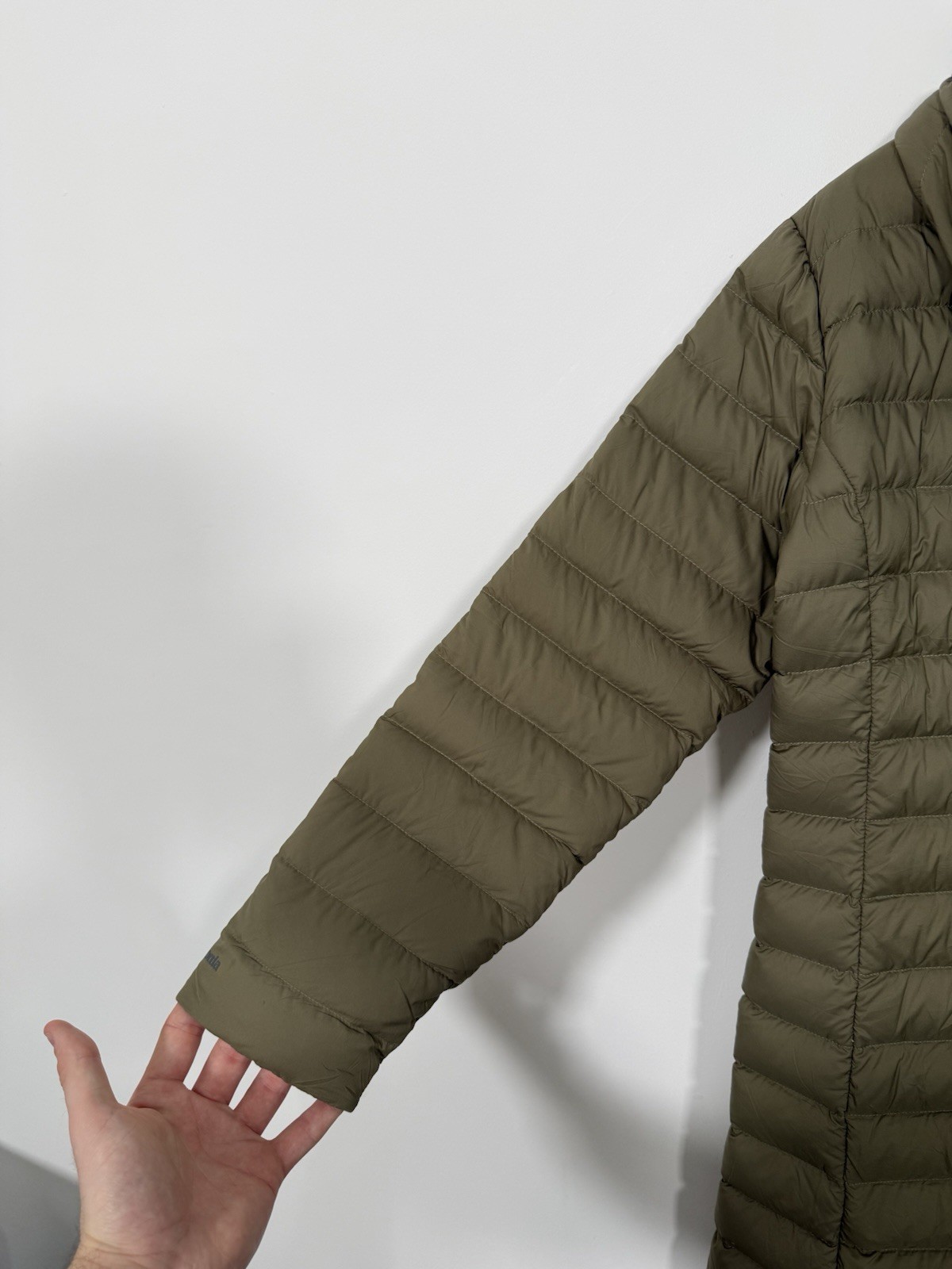 Patagonia Women’s Silent Down Parka Sage Medium Excellent Condition RRP £329 image 3