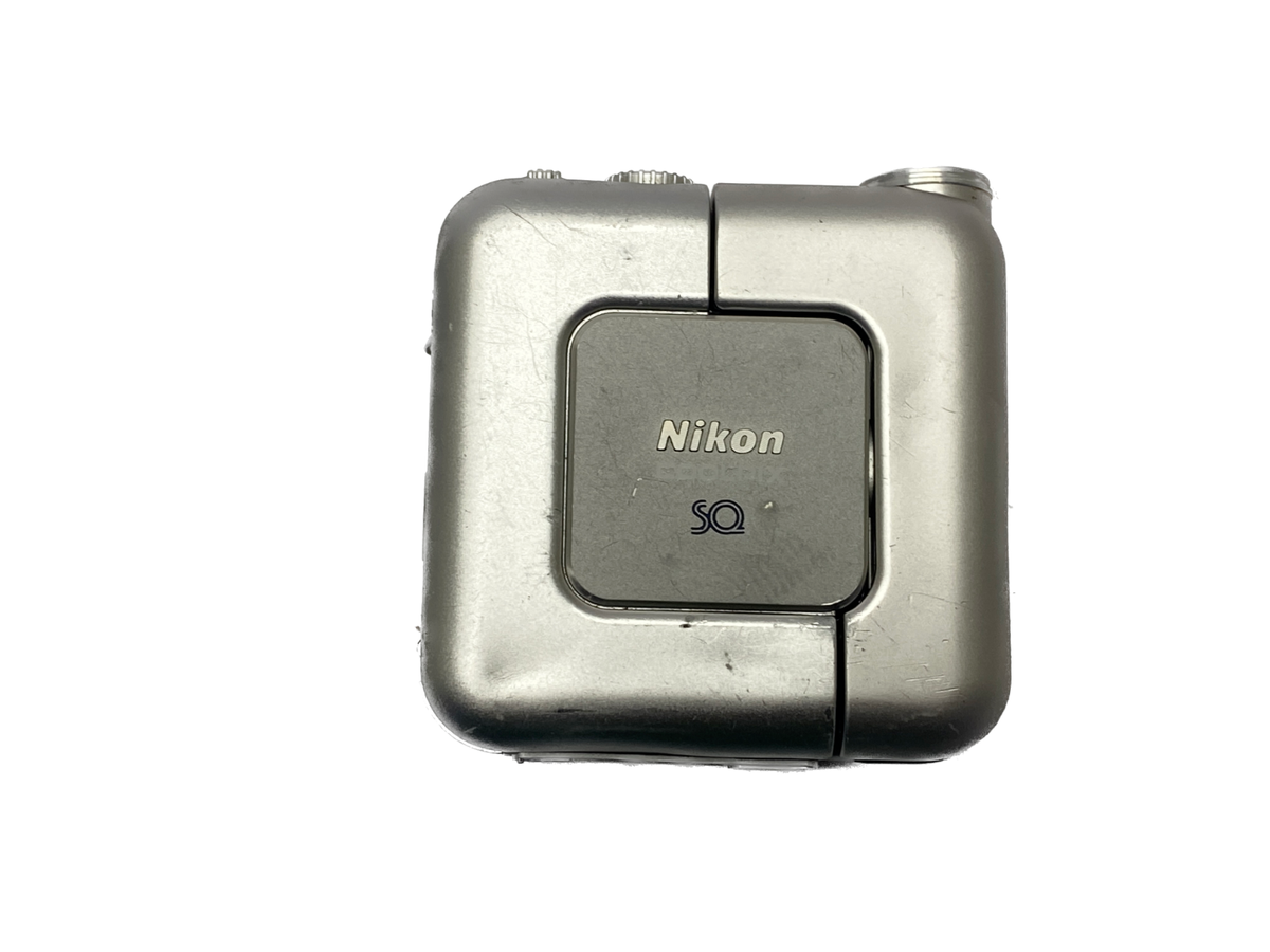 Nikon COOLPIX SQ オールドコンデジ The Nikon Coolpix SQ is a retro compact camera that folded before