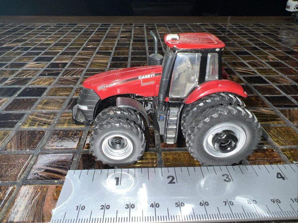 1/64 Case IH 380 Tractor Duals Ertl Red Loose  - Image 3 of 4