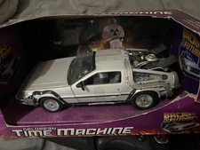 Delorean Time Machine Back to The Future I WELLY Diecast 1 24back to The Future