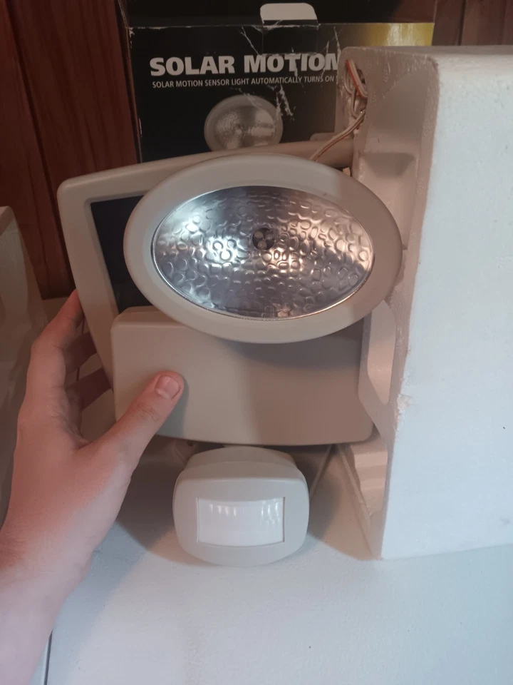Luz de seguridad activada por movimiento solar Sunforce Foto 2 de 3