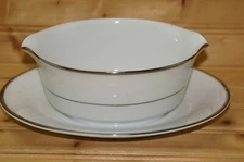 Noritake Spectrum 2983 Gravy Boat or Sauce Bowl with Underplate, 8 3/4"
