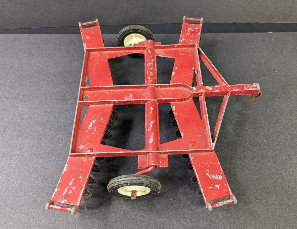 Ertl International IH Red Disc Farm Plow Vintage Diecast and Plastic  - Image 2 of 4