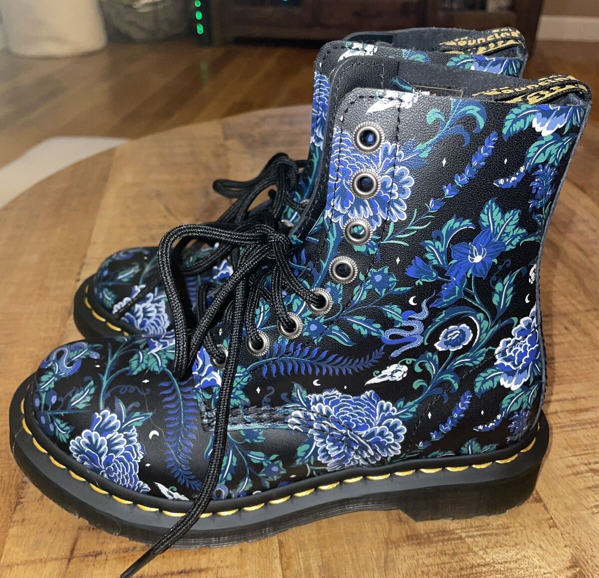 Rare Dr Martens 1460 Pascal Mystic Floral Lace Up Leather Rare Dr Martens 1460 Pascal Mystic Floral Lace Up Leather