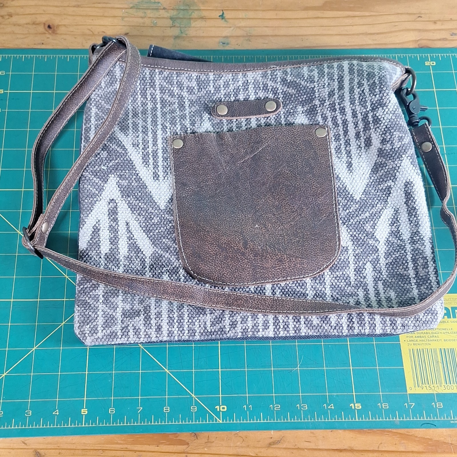 Myra Geometric Pattern Distressed Shoulder Bag Gr… - image 13