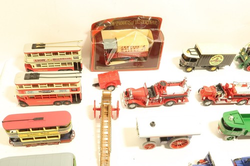 Matchbox Models of Yesteryear - Maßstab: 1/43? Konvolut mit div. Fahrzeugen uvm. - Bild 2 von 9