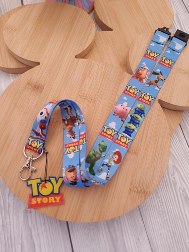 Disney Character Pixar Goofy Minnie Mickey ear holiday ID lanyard Safety Clip - 第 88/333 張圖片