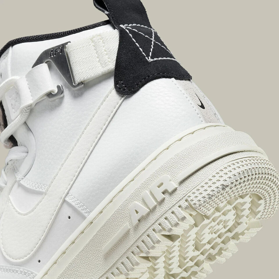 NIKE AIR FORCE 1 HIGH UTILITY 2.0 WHITE BLACK DC3584 100 NIKE AIR FORCE 1 HIGH UTILITY 2.0 WHITE BLACK DC3584 100