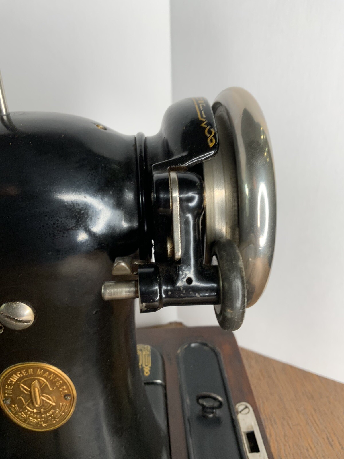 Vintage Antique Singer Black Gold Knee Lift Sewing Machine Wooden