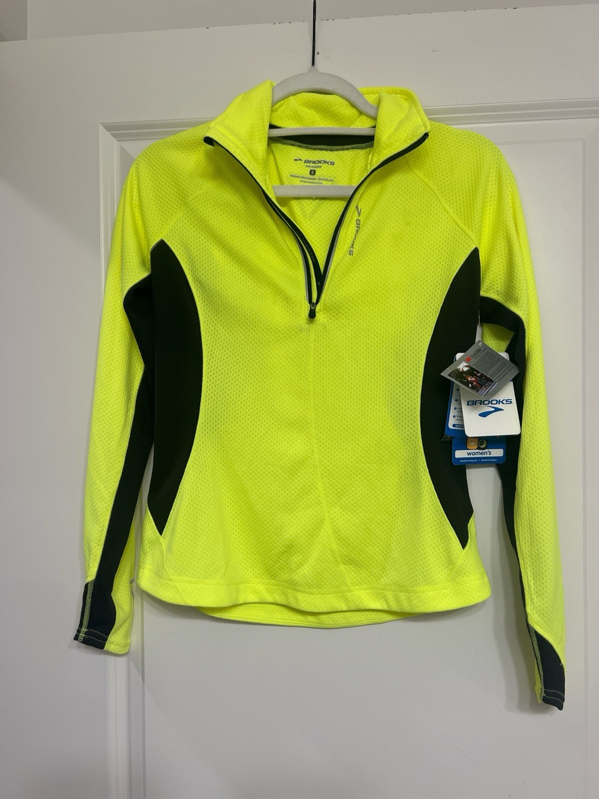 Brooks NightLife Podium 1/2 Zip Yellow Black Women's Track Jacket Size S