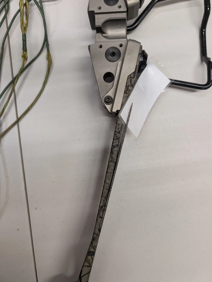 Ten Point Stealth X2 Crossbow. PARTS ONLY, Cracked Right Limb - Image 4 of 4