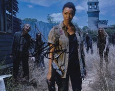 SONEQUA MARTIN-GREEN signed autograph 20x25cm WALKING DEAD in person autograph