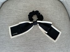 NEW 100 AUTHENTIC Chanel 21S Black/White 100 Silk Bow Tie Hair Scrunchie