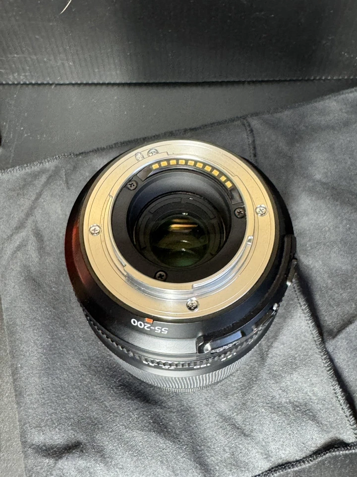 Fujifilm Fujinon XF 55-200mm F/3.5-4.8 R LM OIS (Fuji X mount) #135 - Image 2 of 4