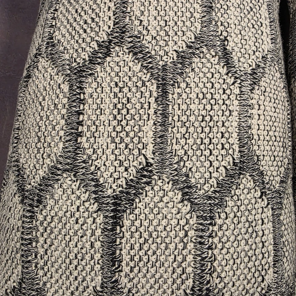 Juego de 2 almohadas tejidas pesadas 12x22 (nuevas) texturizadas geométricas crema negras Foto 2 de 4