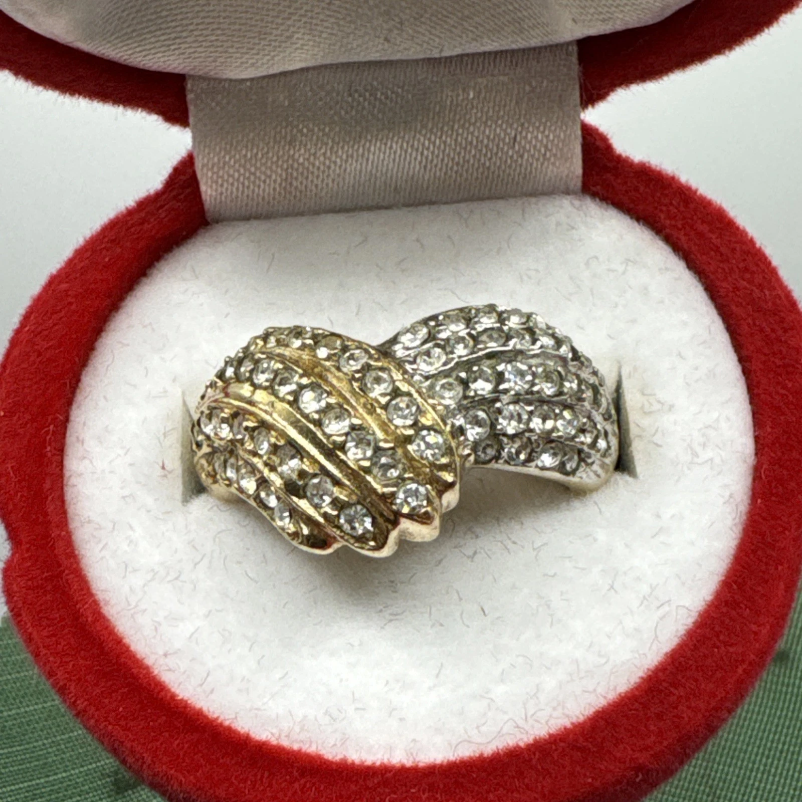 Bague vintage fantaisie avec strass. Taille 51.