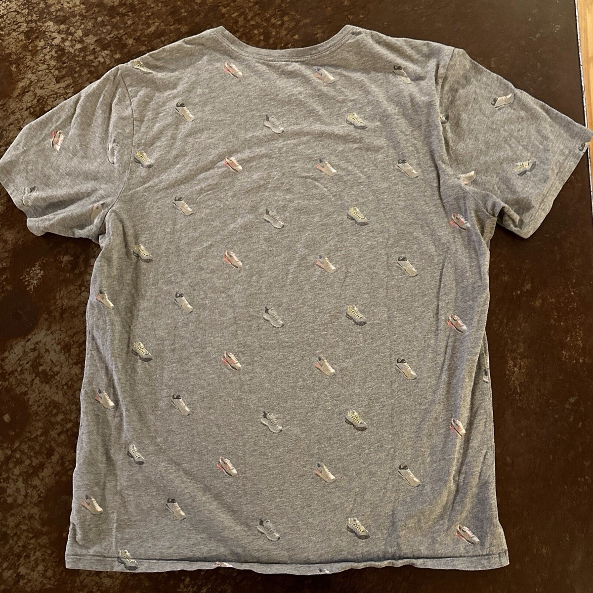 ⭐️⭐️⭐️ RARE VINTAGE NIKE Sportswear Air Max SHOES T Shirt XL Gray 847578