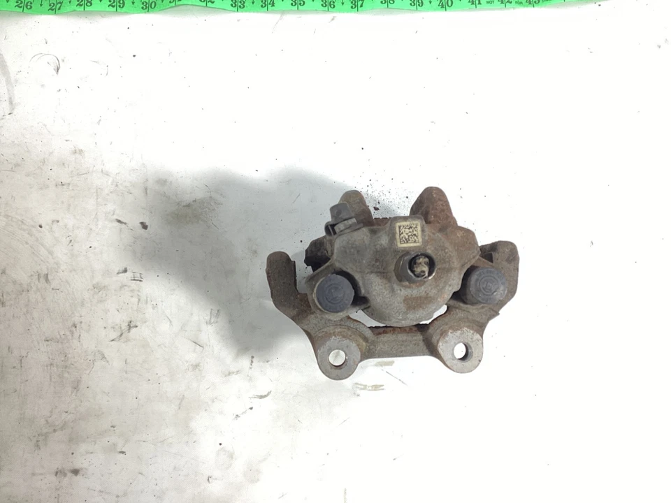 Оригинальный задний левый тормозной суппорт в сборе для BMW 325i 2010-2013 годов выпуска 34216768697 - Изображение 2 из 4