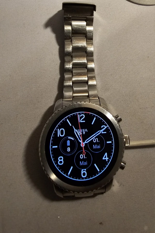 Fossil Q Explorist HR (4th generation), Foto 4 von 5