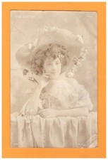 Artiste / Buste avec CHAPEAU de Miss CAMPTON au Cabaret "MOULIN ROUGE" en 1906