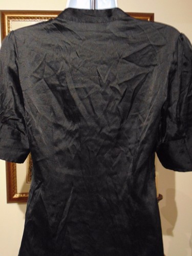 Top de seda negra para mujer Guess cierre medio para ojo frontal y gancho - Imagen 2 de 3