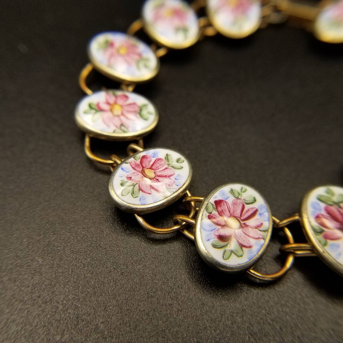 Flower Oval Pink White Chain Painted Gold Tone Vintage