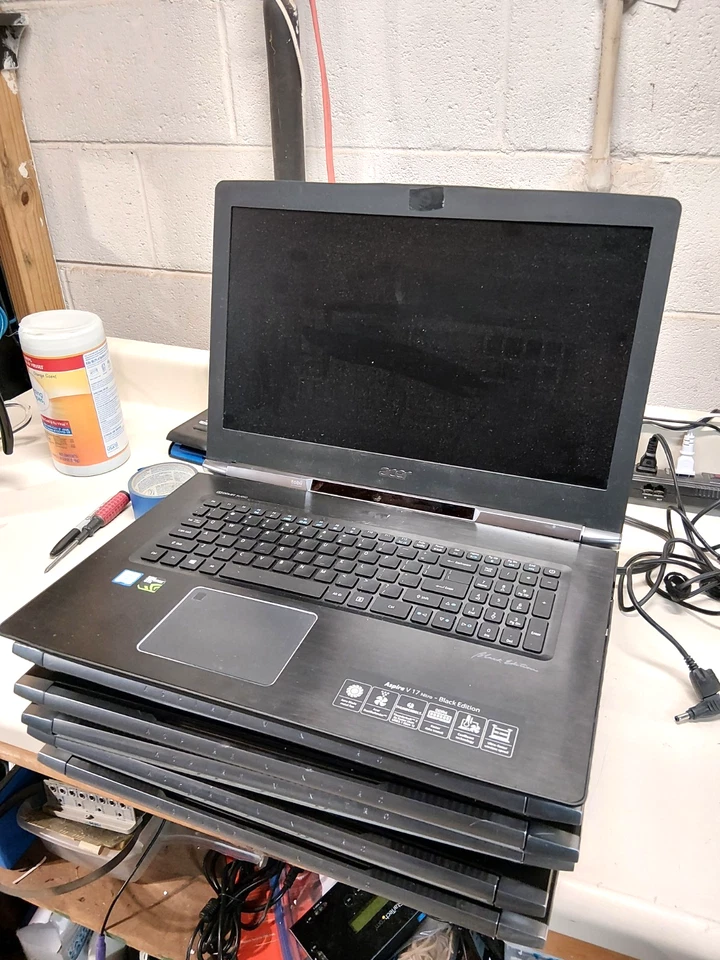 Acer Aspire V17 Nitro Black Edition - INTEL i7 / 7th GEN - FOR PARTS - Bild 2 von 4