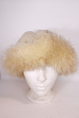 MINT CREAM LAMB FUR HAT W/ IVORY KNITTED MATERIAL TOP WOMEN WOMAN SIZE 22 1/2''