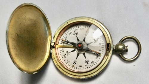 VINTAGE MILITARY COLLECTIBLE WW 1 OR WW 11 CORPS OF ENGINEERS POCKET COMPASS