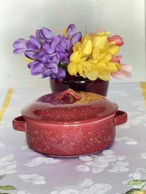Red Speckled Casserole Dish w Lid 8.5  Oven Safe 500° Stoneware
