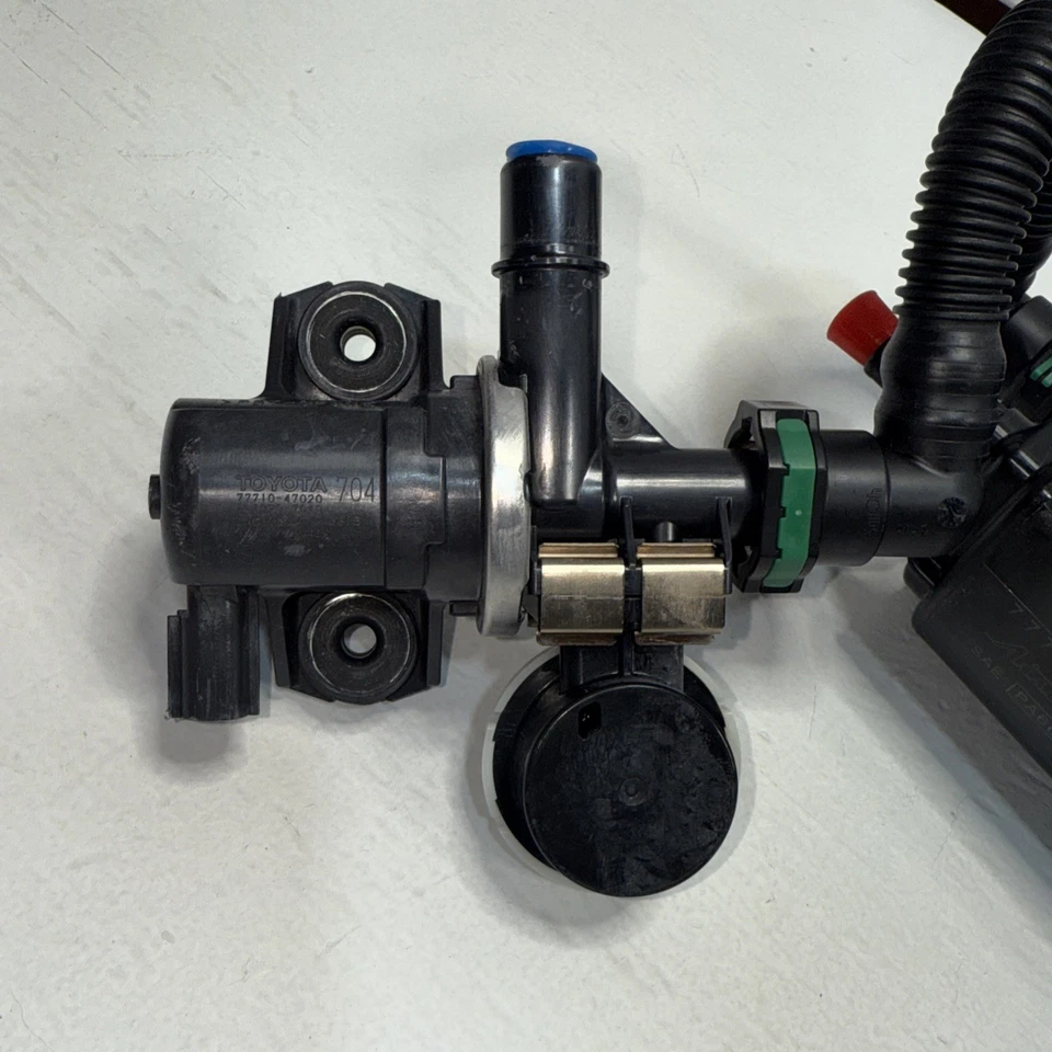 Toyota Prius 2016-2022 bote de vapor de carbón 77740-47110 OEM Foto 4 de 4