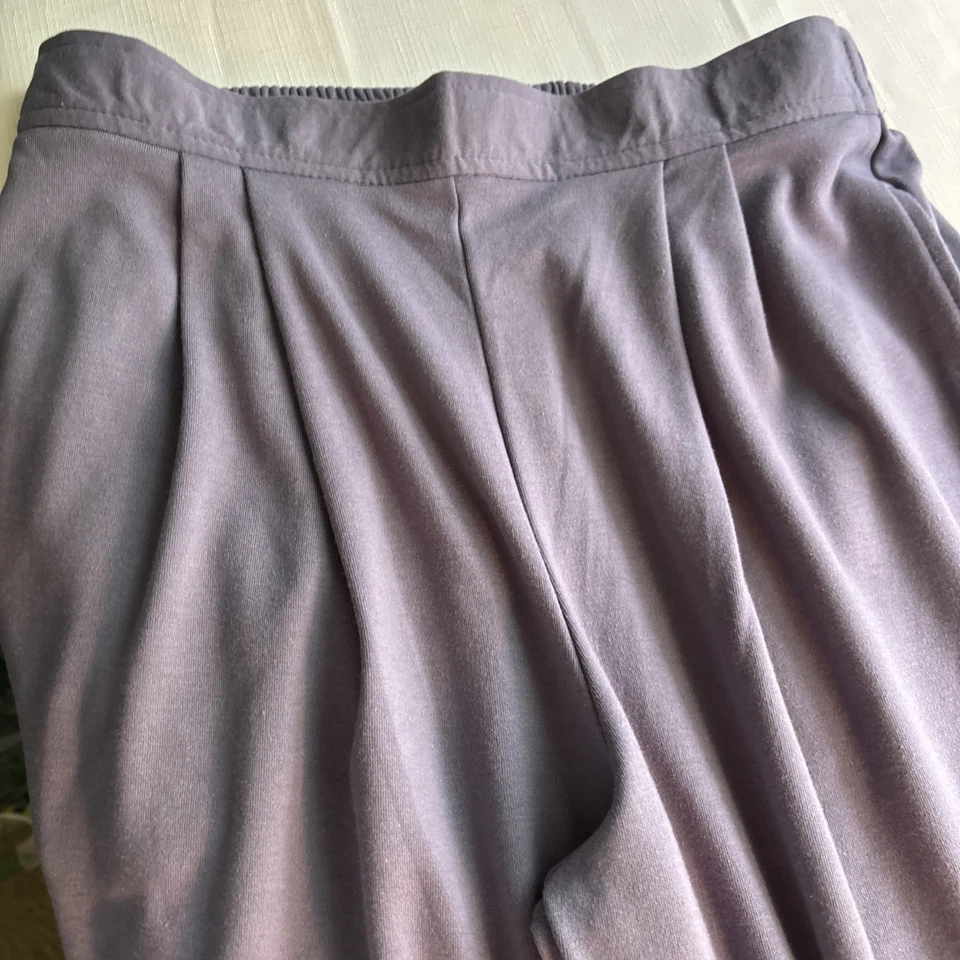 Calça Weekenders feminina tamanho M empoeirada azul plissada bolsos frontais elásticos costas - Imagem 4 de 4