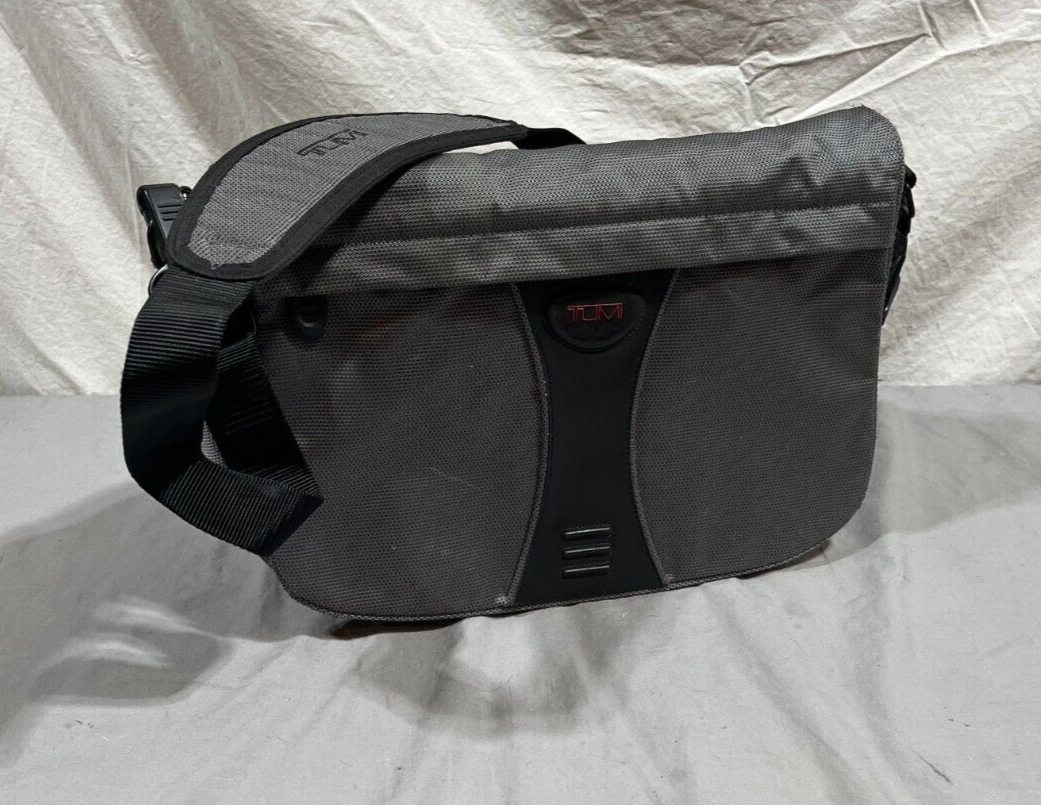 TUMI ダークグレー ショルダーバッグ TUMI T2 Tech Heavy Duty Gray Expandable Messenger Bag Satisfaction