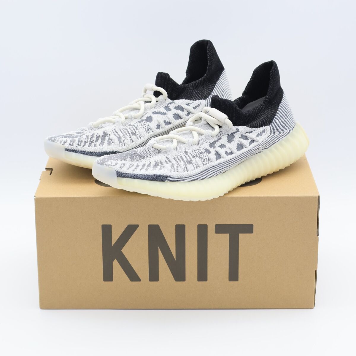 IG9608 adidas Yeezy Boost 350 V2 CMPCT Slate White Panda IG9608 adidas Yeezy Boost 350 V2 CMPCT Slate White Panda