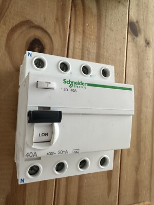 SCHNEIDER A9R41440 40 AMP 30mA VIER 4 POLIG RCD TYP AC iID 40A ACTI9 400V