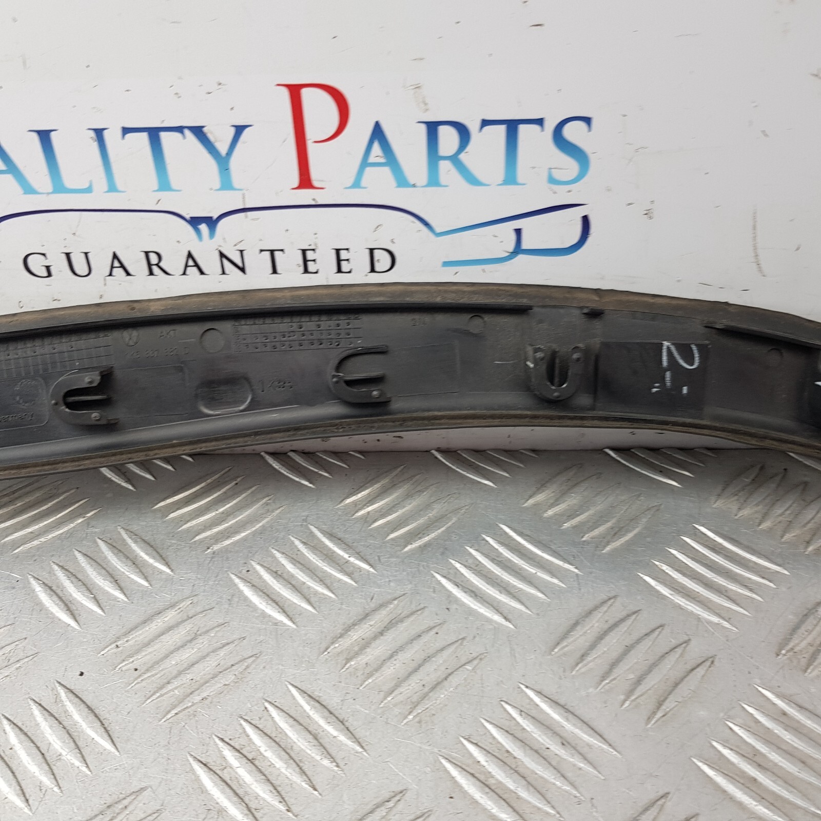 VW Jetta Mk5 OS Right Front Outer Door Strip Trim 1K5837382D for  