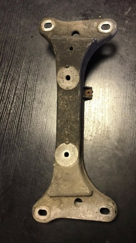 BMW 1ER E87 M47 120D GETRIEBETRÄGER HALTERUNG # 6760300