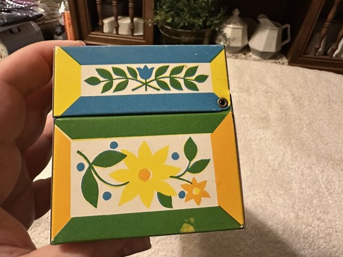 Vintage Floral Retro Syndicate MFG Co Metal Recipe Box With Hand Written Recipes - Picture 4 of 8