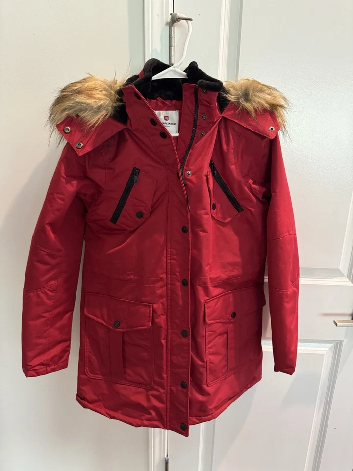 Rue 21 Women's Red Puffer Jacket with Faux Fur Hood Brand New - Image 3 of 4