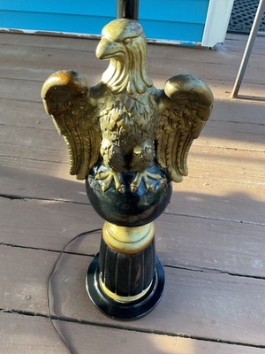 VINTAGE AMERICAN EAGLE TABLE LAMP / 37 INCHES TALL  / WEIGHT 10 LBS METAL BASE