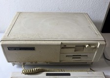 Radio Shack Tandy 1000 TX Personal Computer model 25-1600 powers up