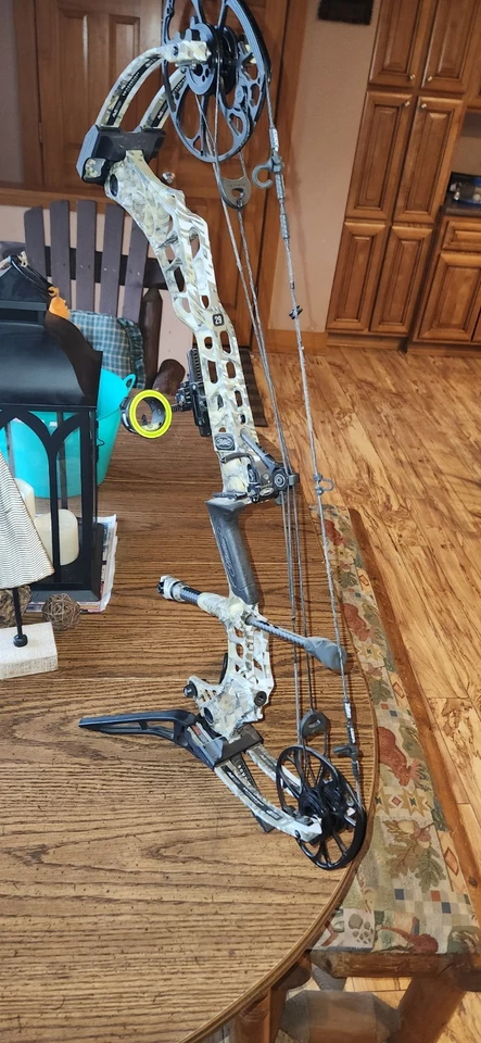 Mathews Lift x 29.5 RH  Fast Eddie Single Pin Bow Sight.  Quiver, Stabilzer 6" - Image 2 of 2