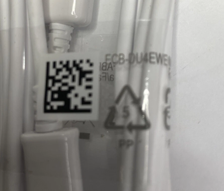 Samsung (ECB - DU4EWE) USB cable for Micro USB Devices - White - Image 3 of 3