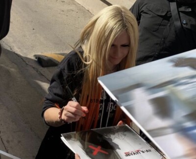 Avril Lavigne Signed CD Under My Skin With Proof | eBay