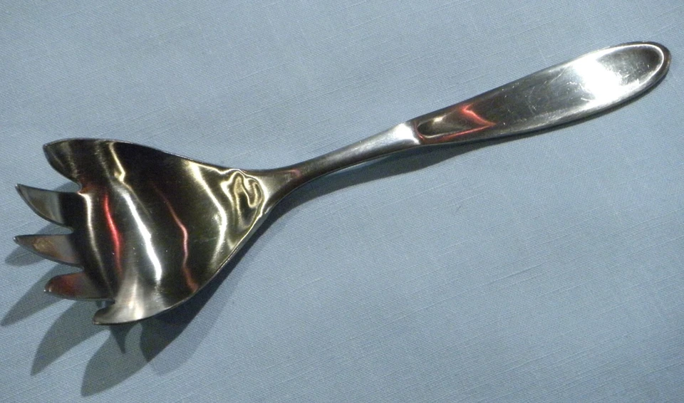 复古 LAUFFER TOWLE Magnum 缎面 18/8 不锈钢纯色蔬菜叉 — 第 2/4 张图片