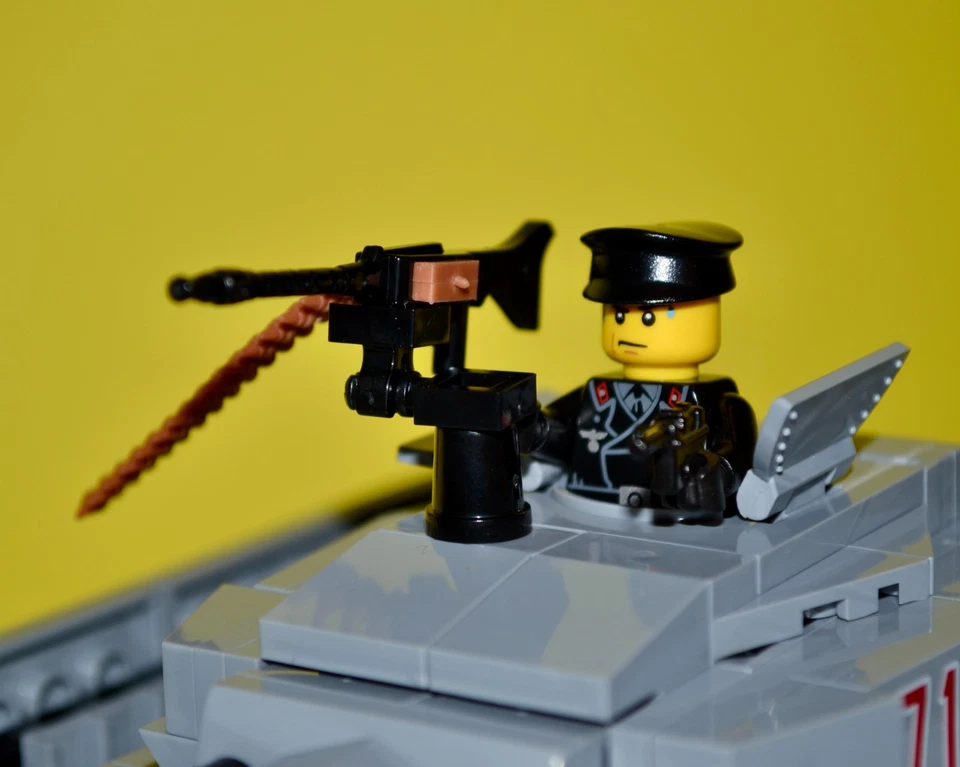 Retired COBI WWII PZKPFW IV AUSF. F1/G/H Tank #2461 w/ BRICKMANIA Figures RARE - Image 2 of 4