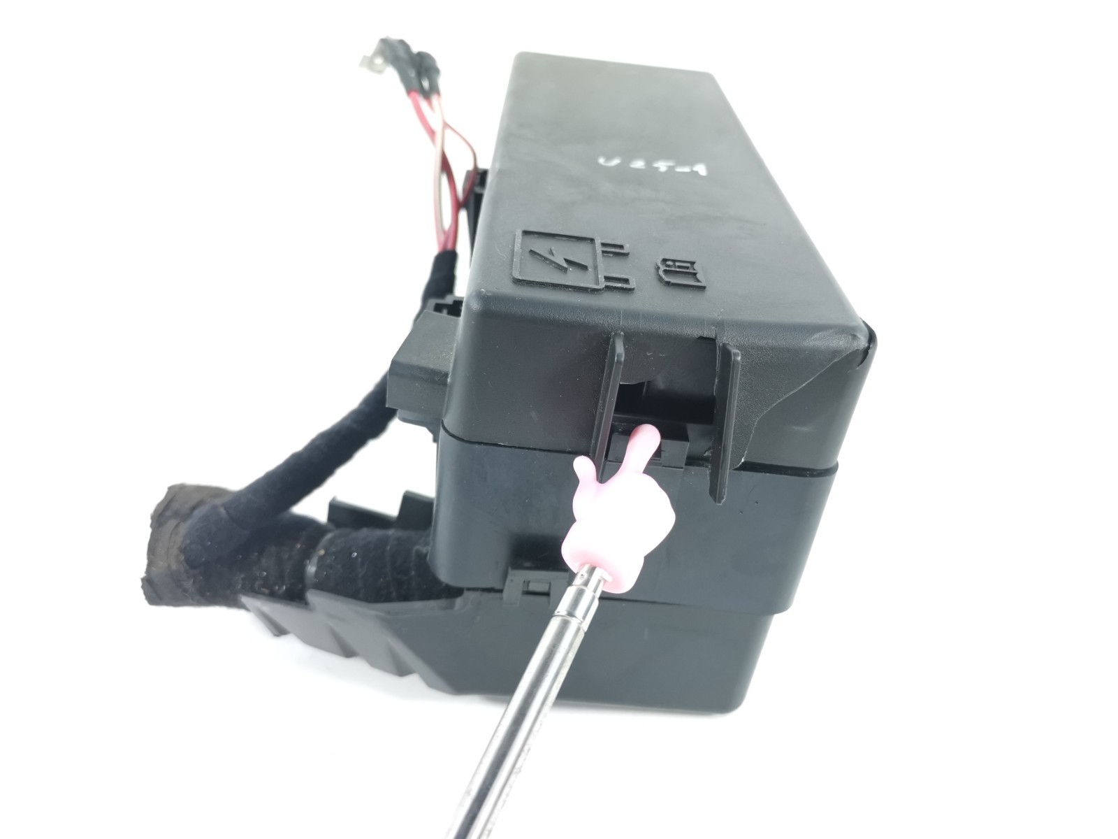 Maserati Levante 2017 AWD AUTO 3.0 L Rear Trunk Fuse Relay Box 670037969 OEM