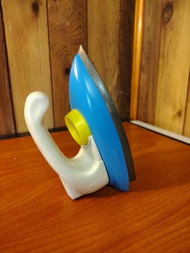 Vintage Ohio Art Play Iron Blue With White Handle Tin Pretend Toy - Picture 2 of 6