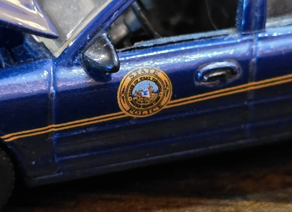 1:64 Spec Cast 3¼" 2001 Ford Crown Victoria West Virginia State Patrol - Image 2 of 4