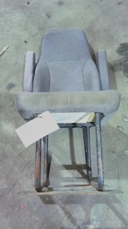 INTERNATIONAL LT SEAT FRONT Right 3835964 - Image 2 of 4